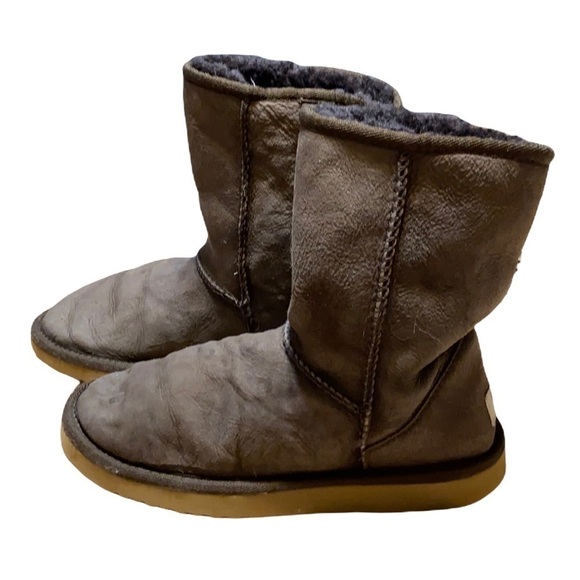 Ugg Short brown Boots - Picture 1 of 9